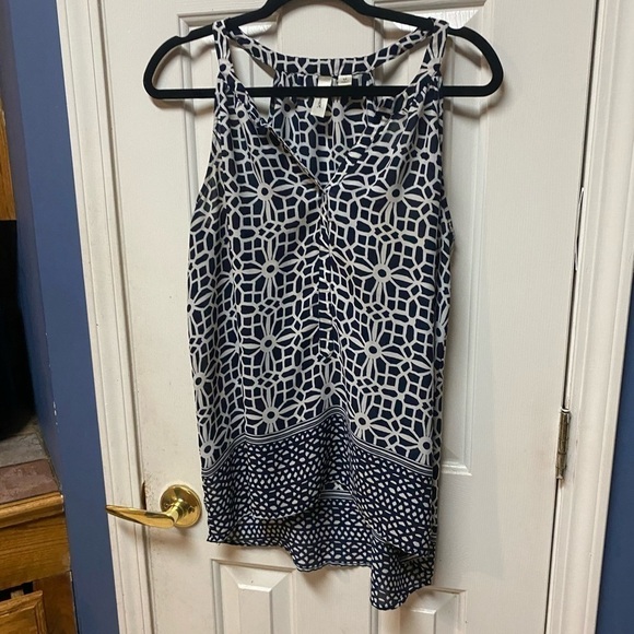 Tacera Womens Top Sz Medium Blue and white Geometric print Tank V neck - Picture 3 of 11